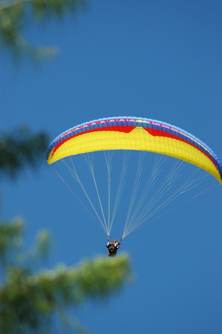 paragliding sky blue free photo