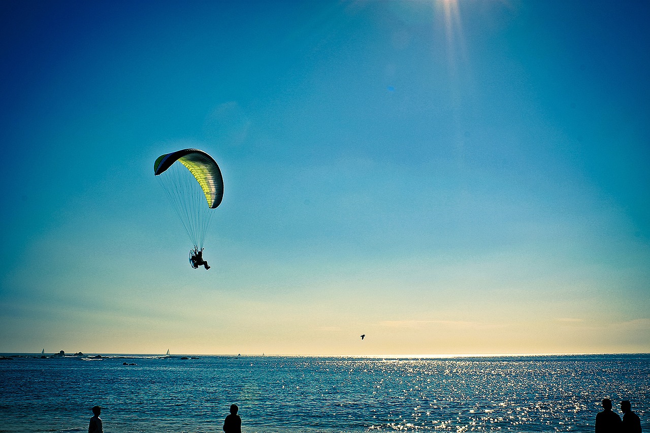 paragliding fly parachute free photo