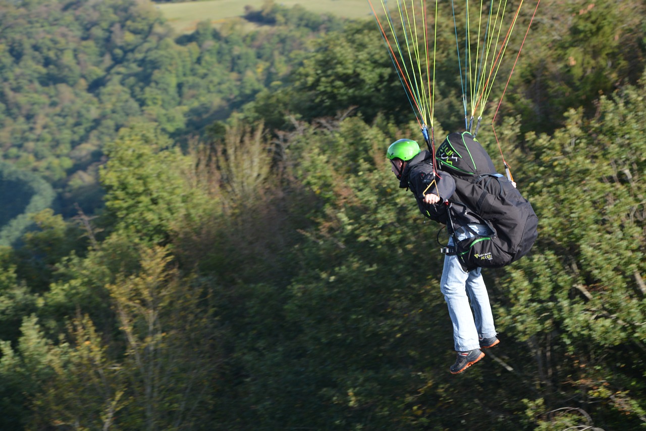 paragliding-paraglider  take off  fifth wheel free photo