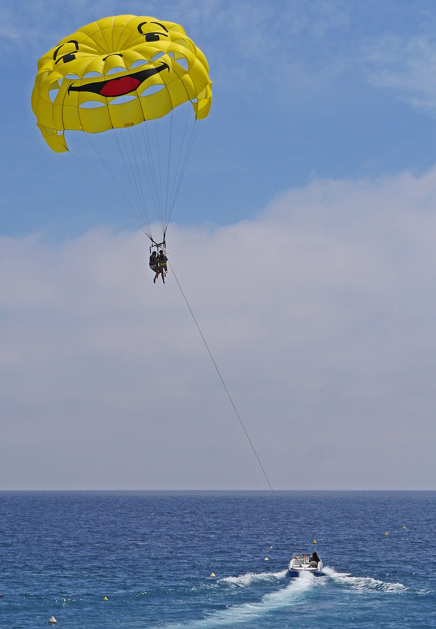 parasailing screen powerboat free photo