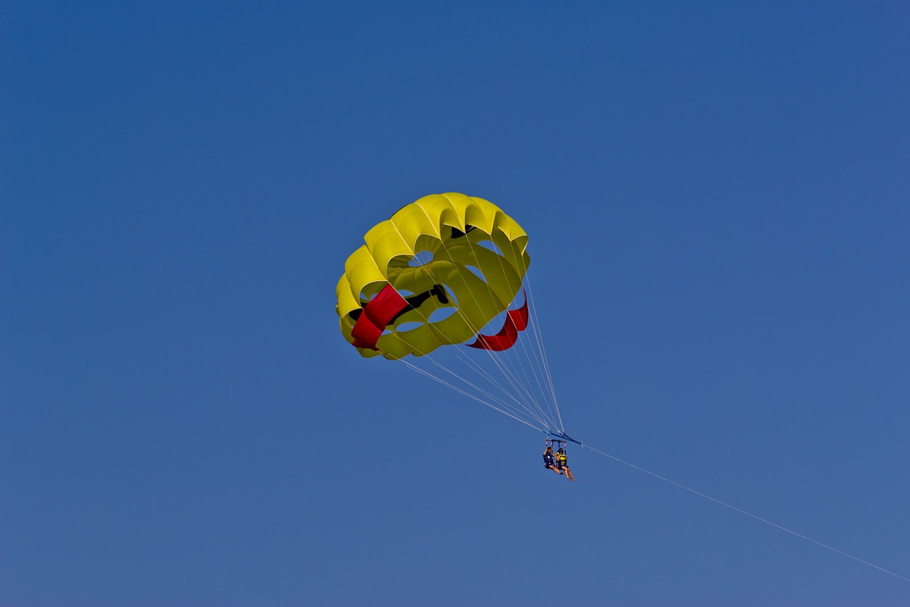 parasailing fly parachute free photo