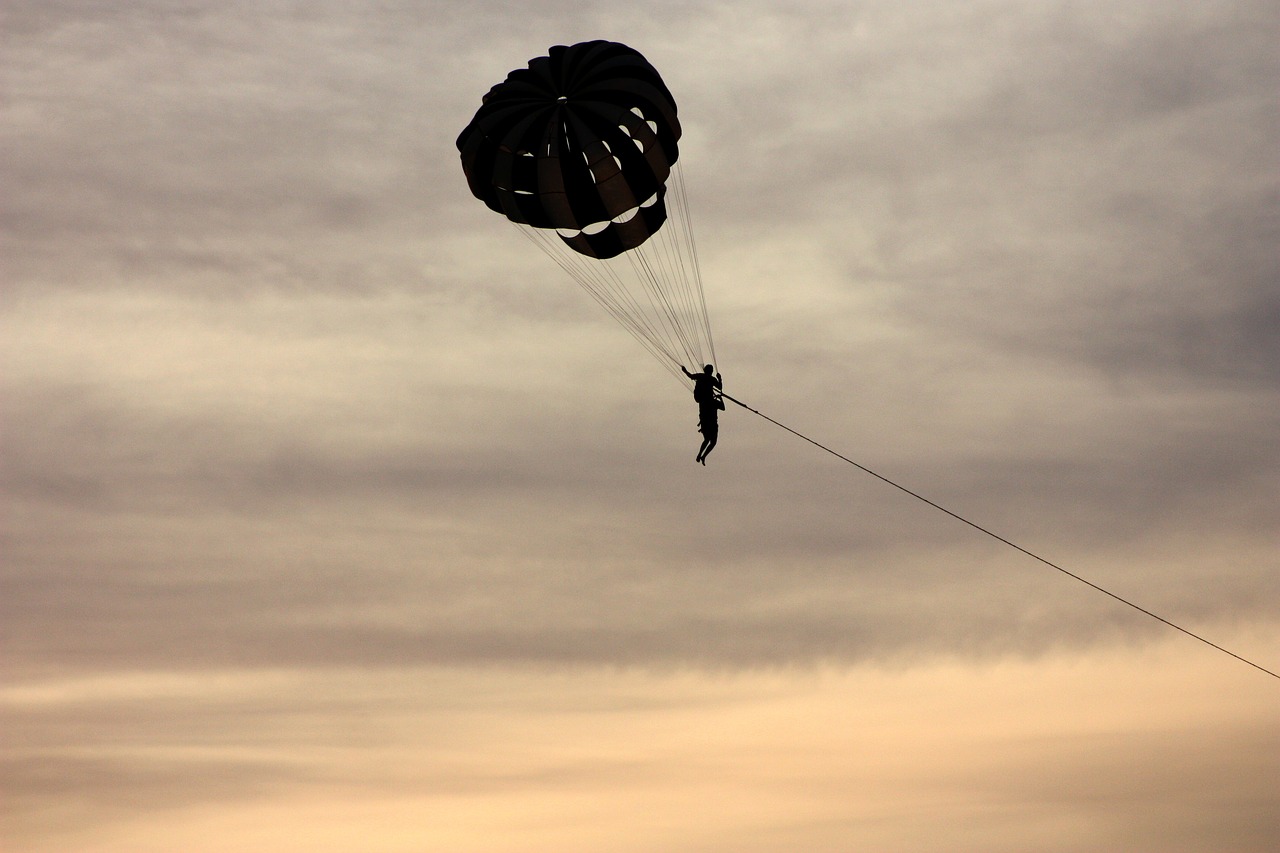parasailing outdoor parachute free photo