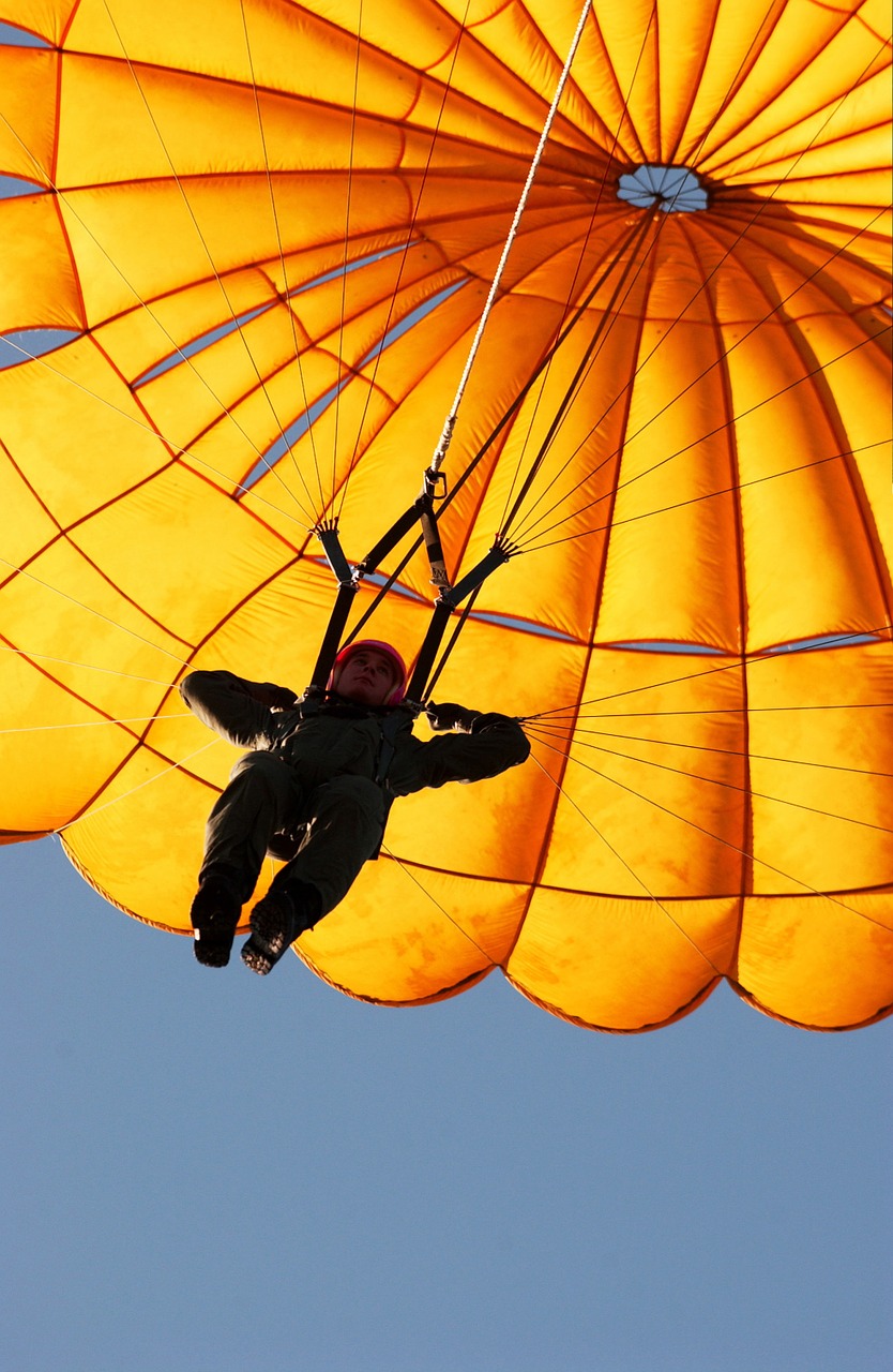 parasailing parachute sky free photo