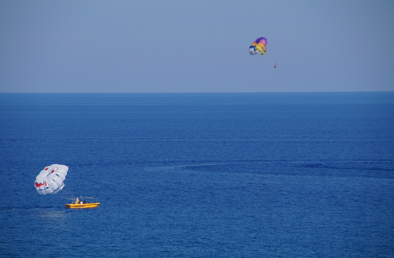 parasailing parachute water sport free photo
