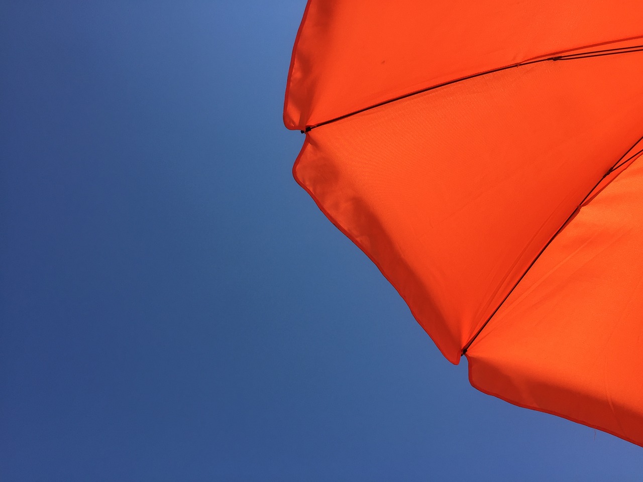 Зонтик небо. Оранжевый зонтик. Зонтики в небе. Parasol Sky FNF.