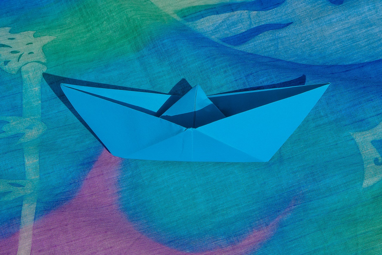 pareo origami boat free photo