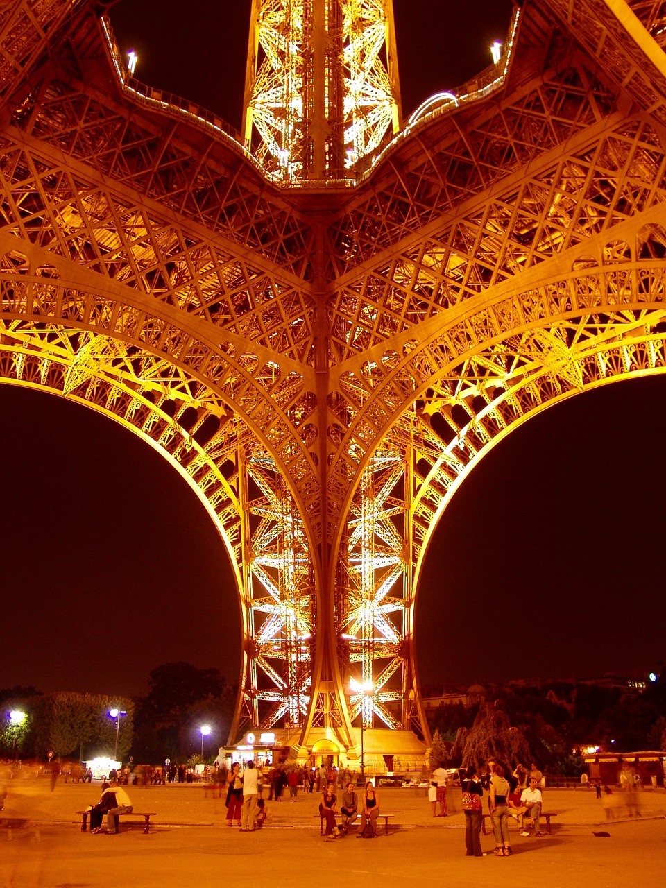 paris eiffel tower places of interest free photo