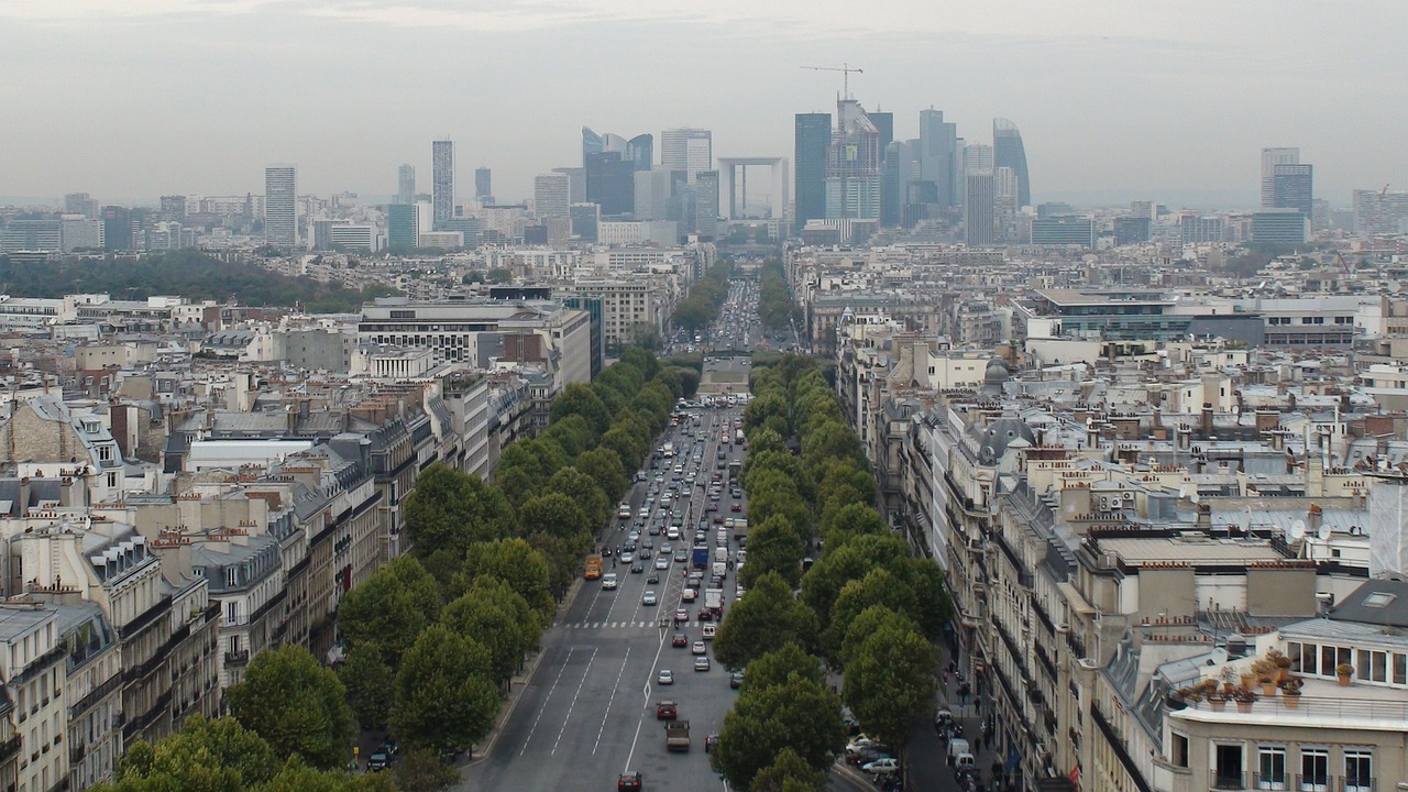 paris city defence free photo