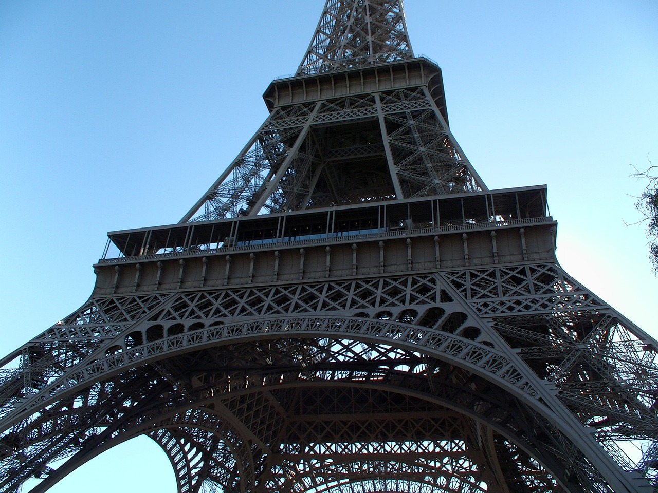 paris eiffel tower architecture free photo