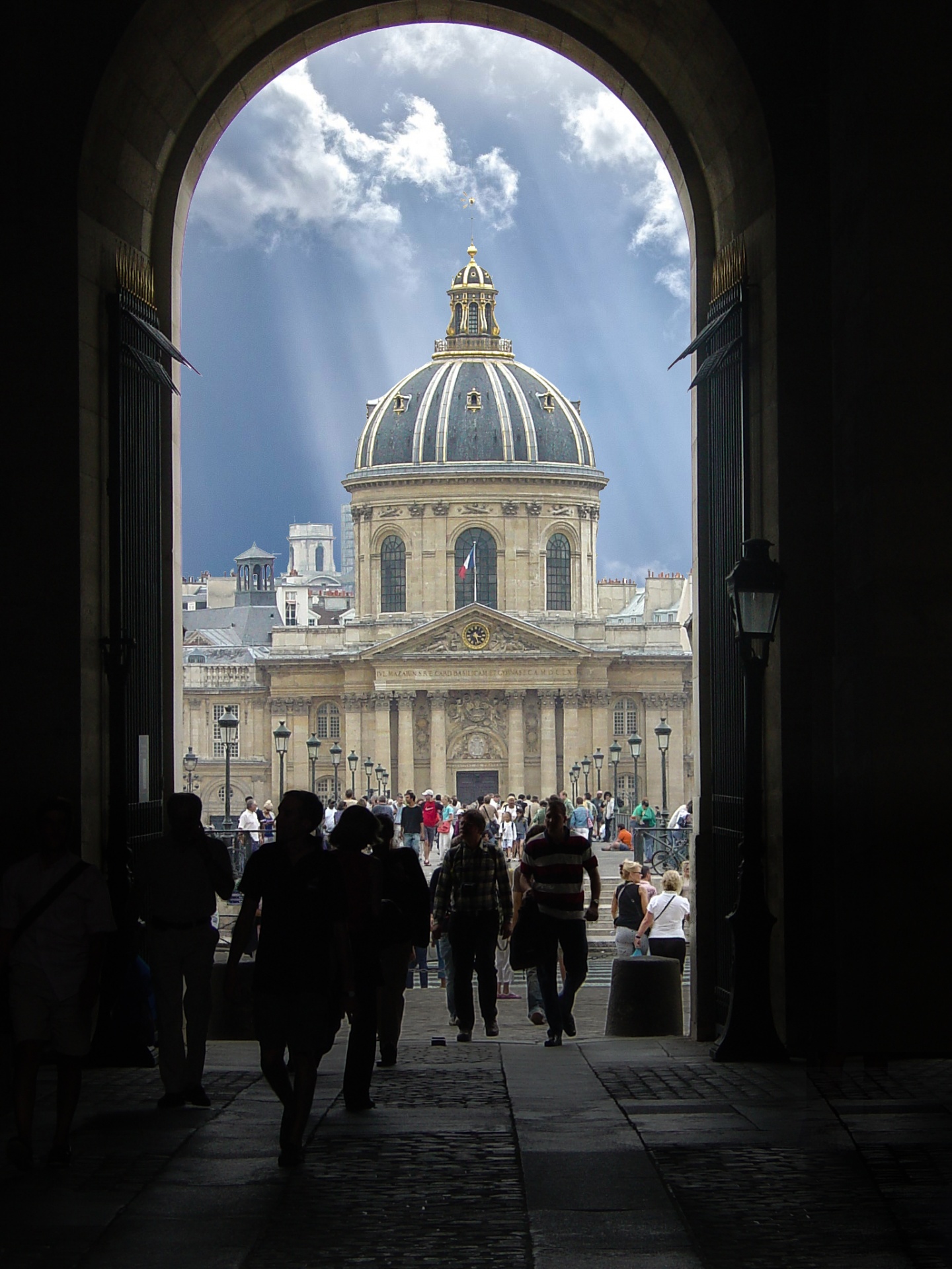 paris sunlight arch free photo