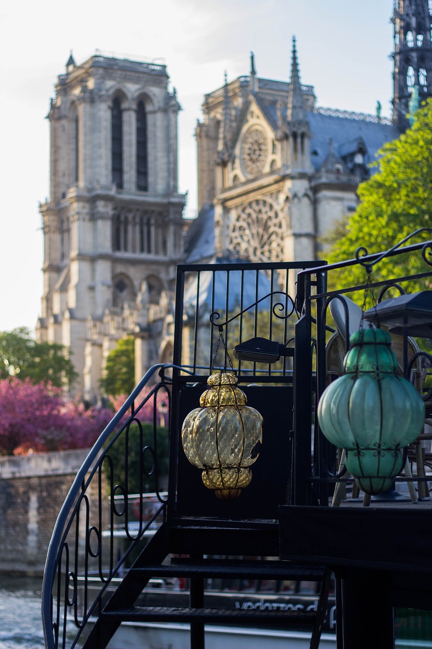 paris summer lamps free photo