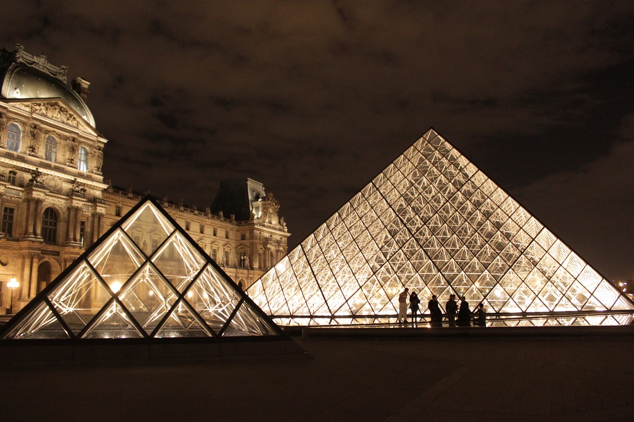 paris france the louvre free photo