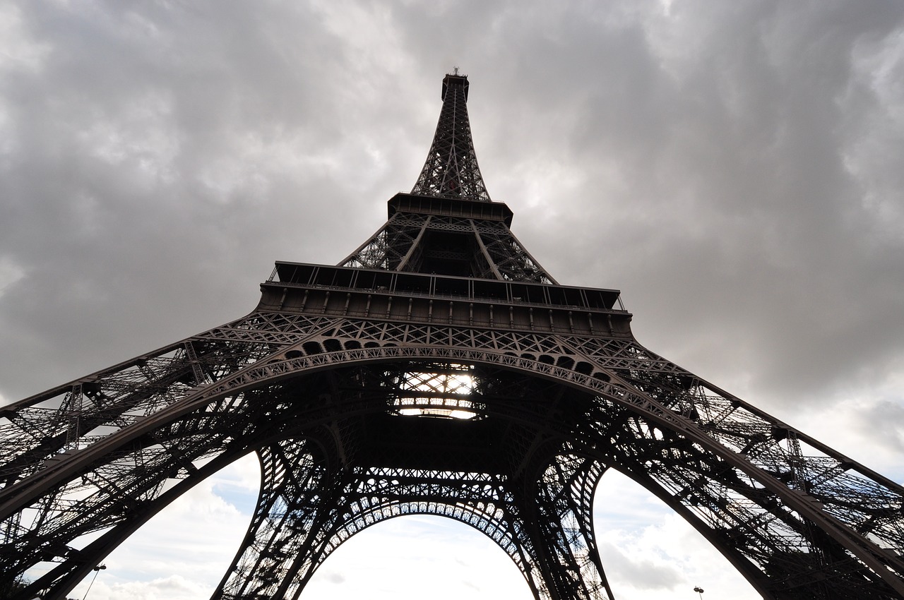 paris eiffel tower architecture free photo