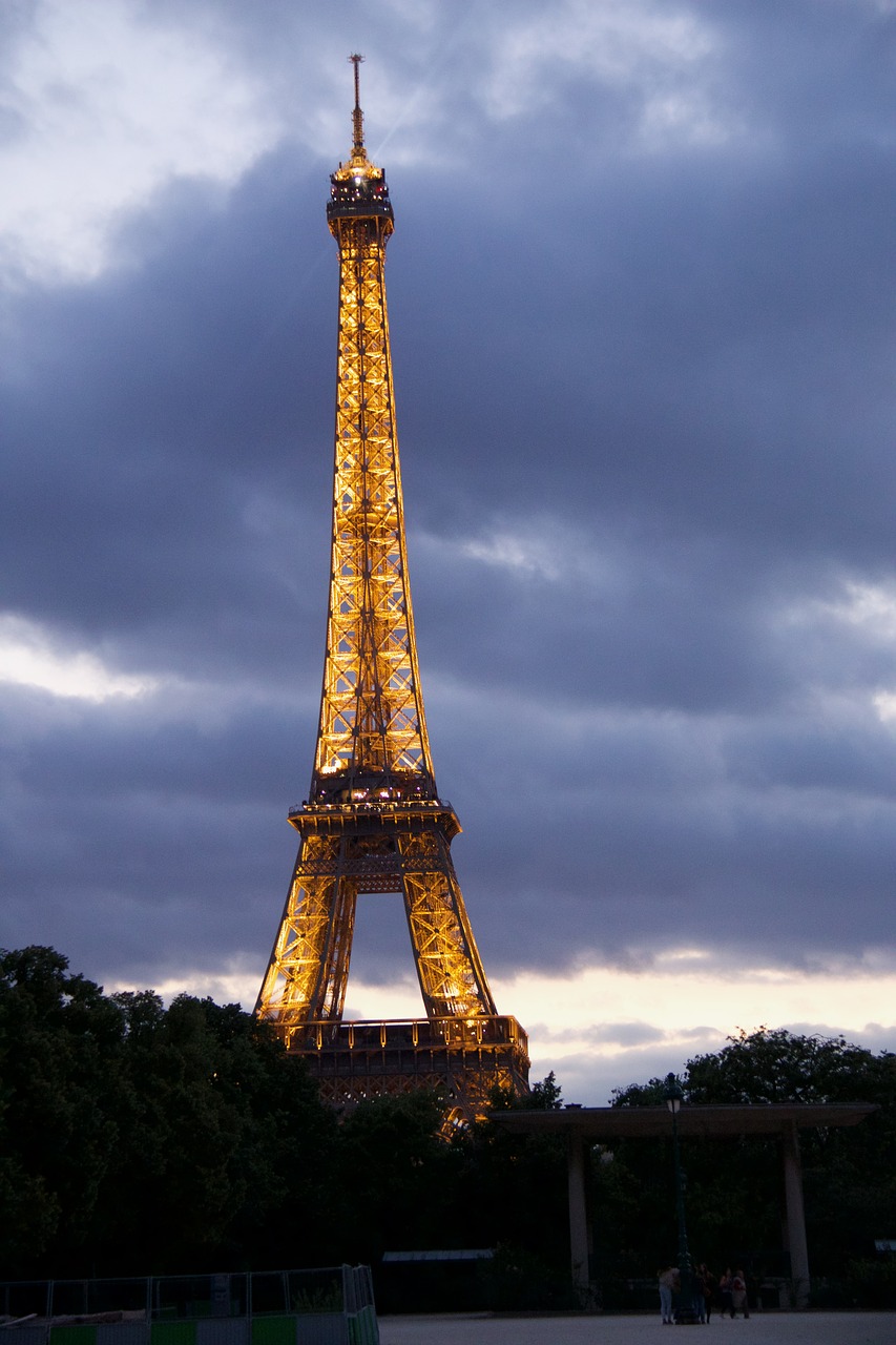 paris eiffel tower free photo