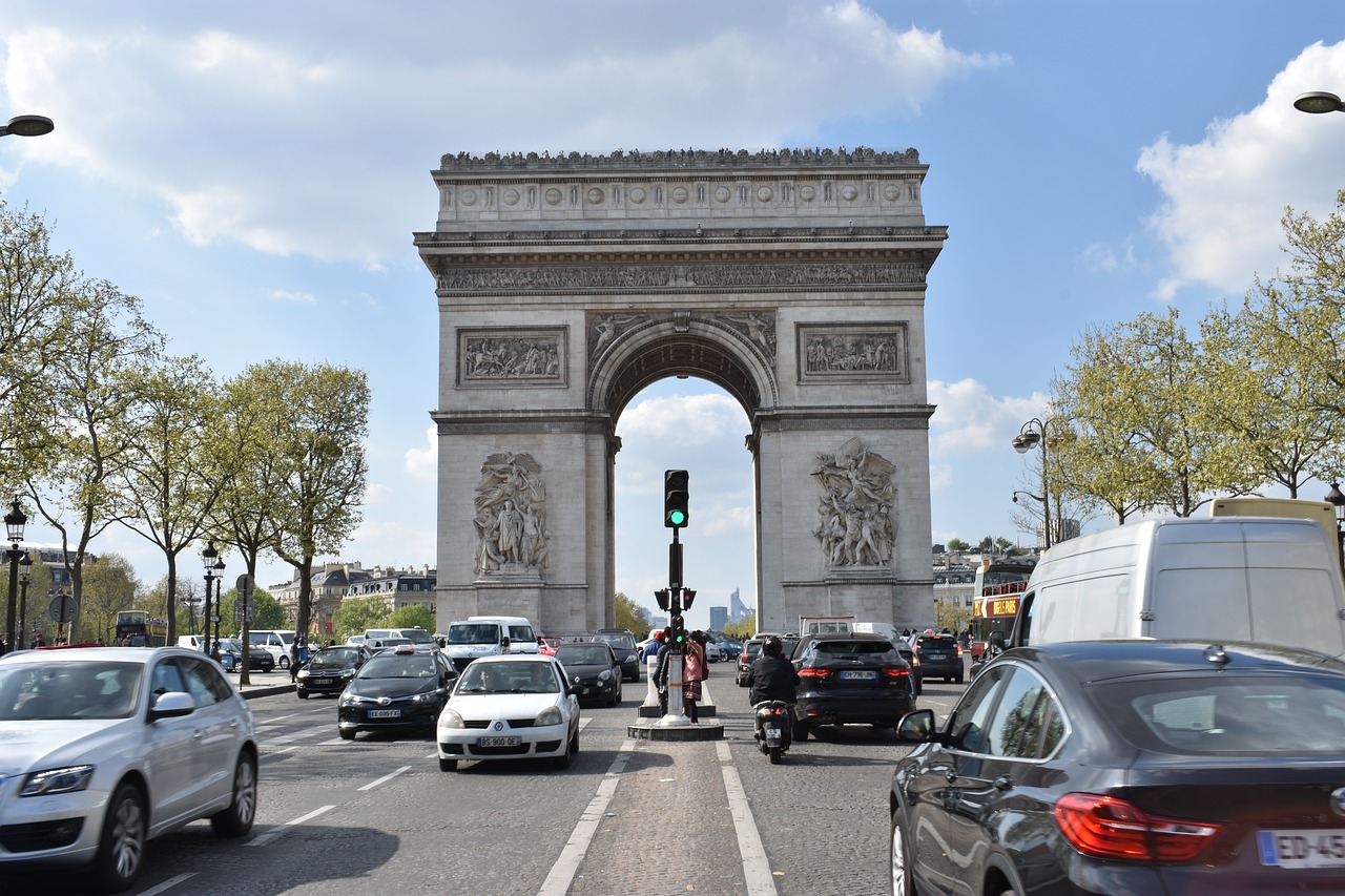Париж Триумфальная арка фото Елисейские