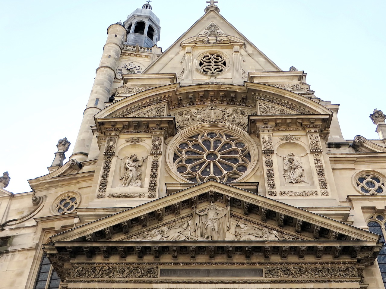 paris st etienne au mont facade free photo