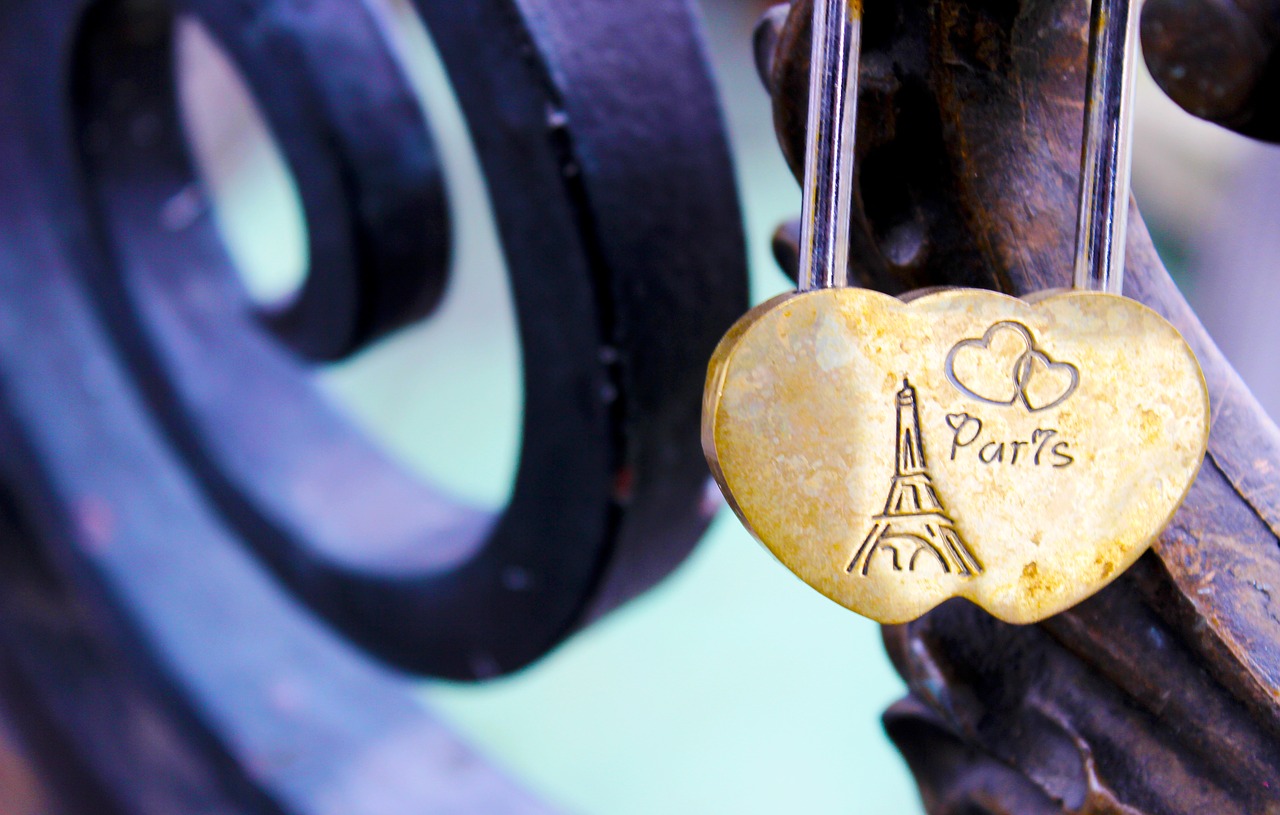 paris locker love free photo