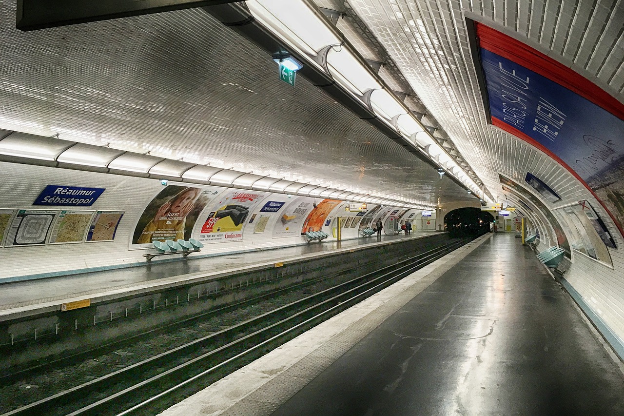paris metro station free photo