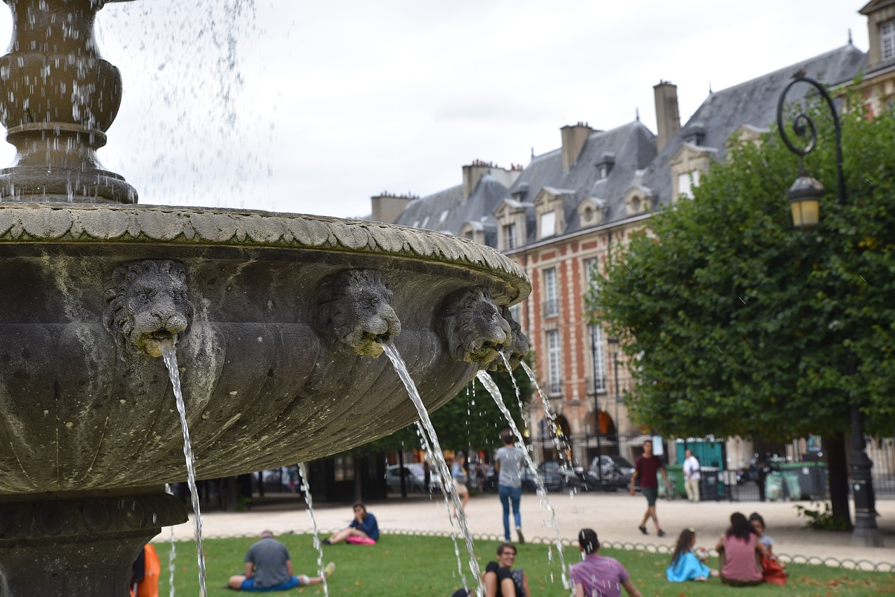 paris fountain place free photo