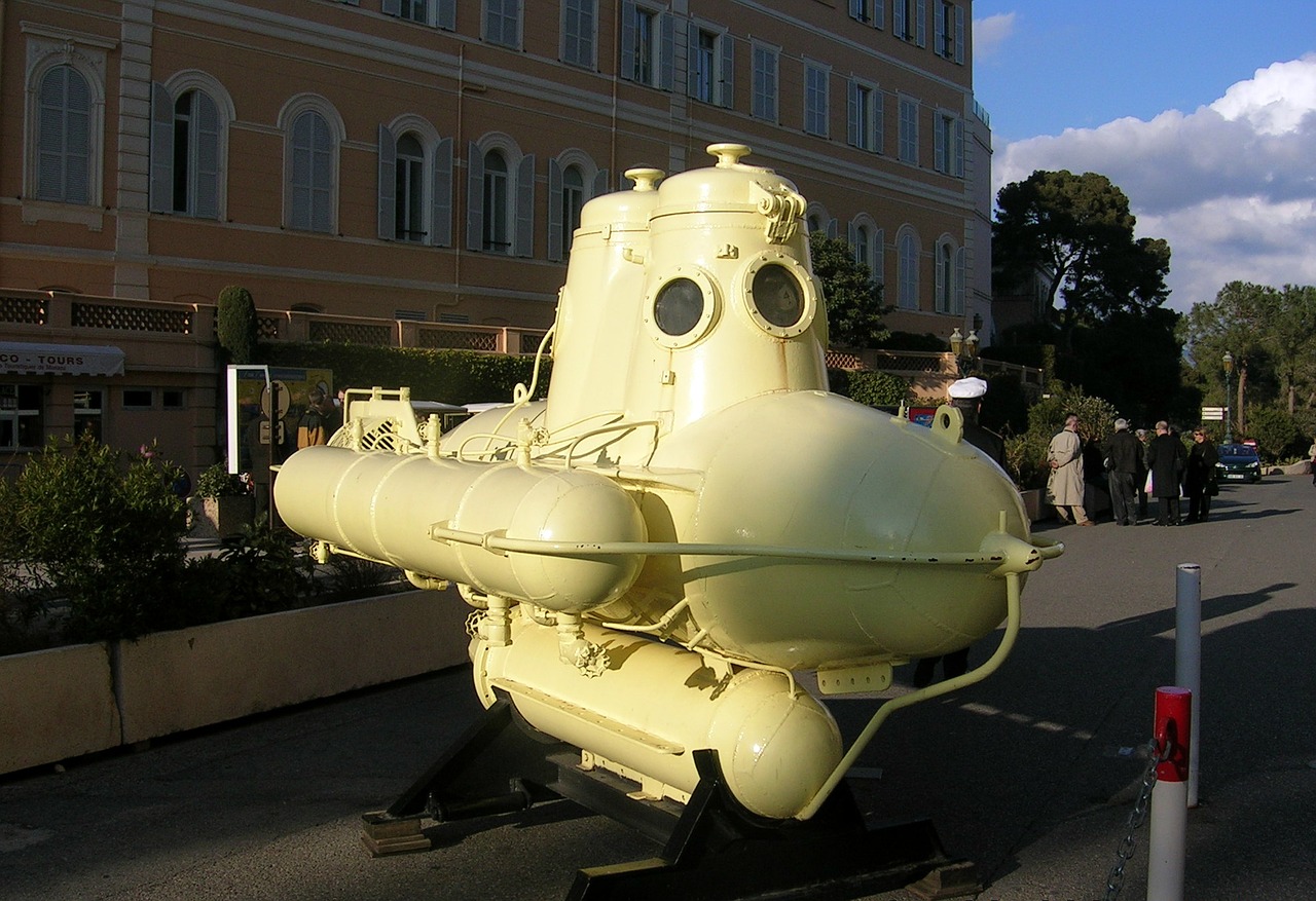 paris submarine tiny free photo