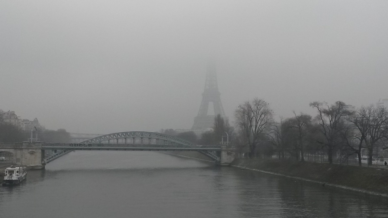 paris eiffel tower fog free photo