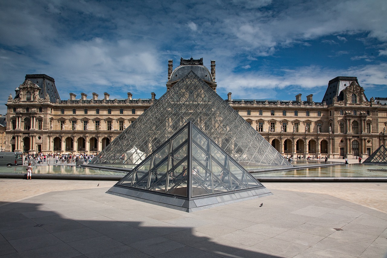 paris louvre pyramid free photo