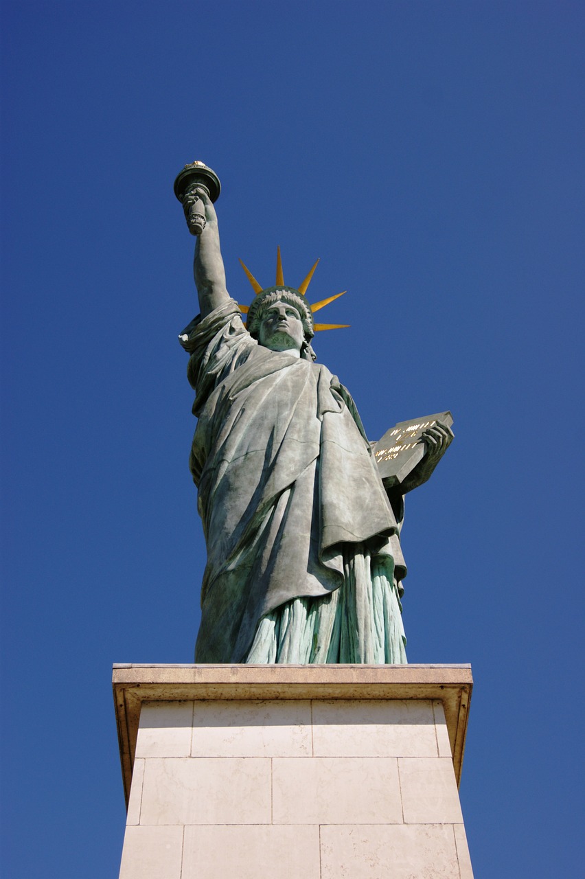 paris statue of liberty statue free photo