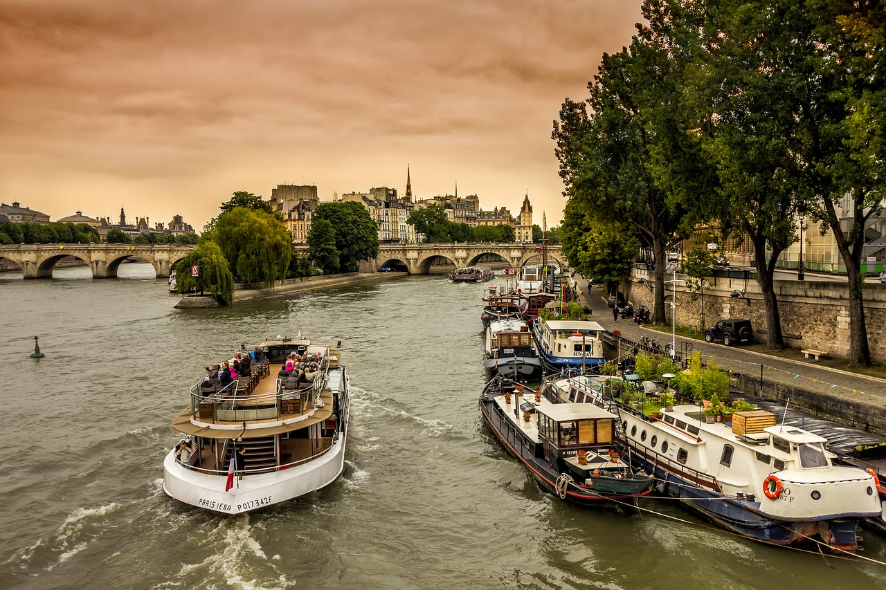 paris seine peniche free photo