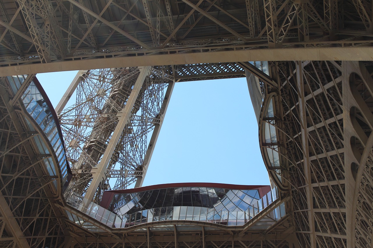 paris  eiffel tower  structure free photo