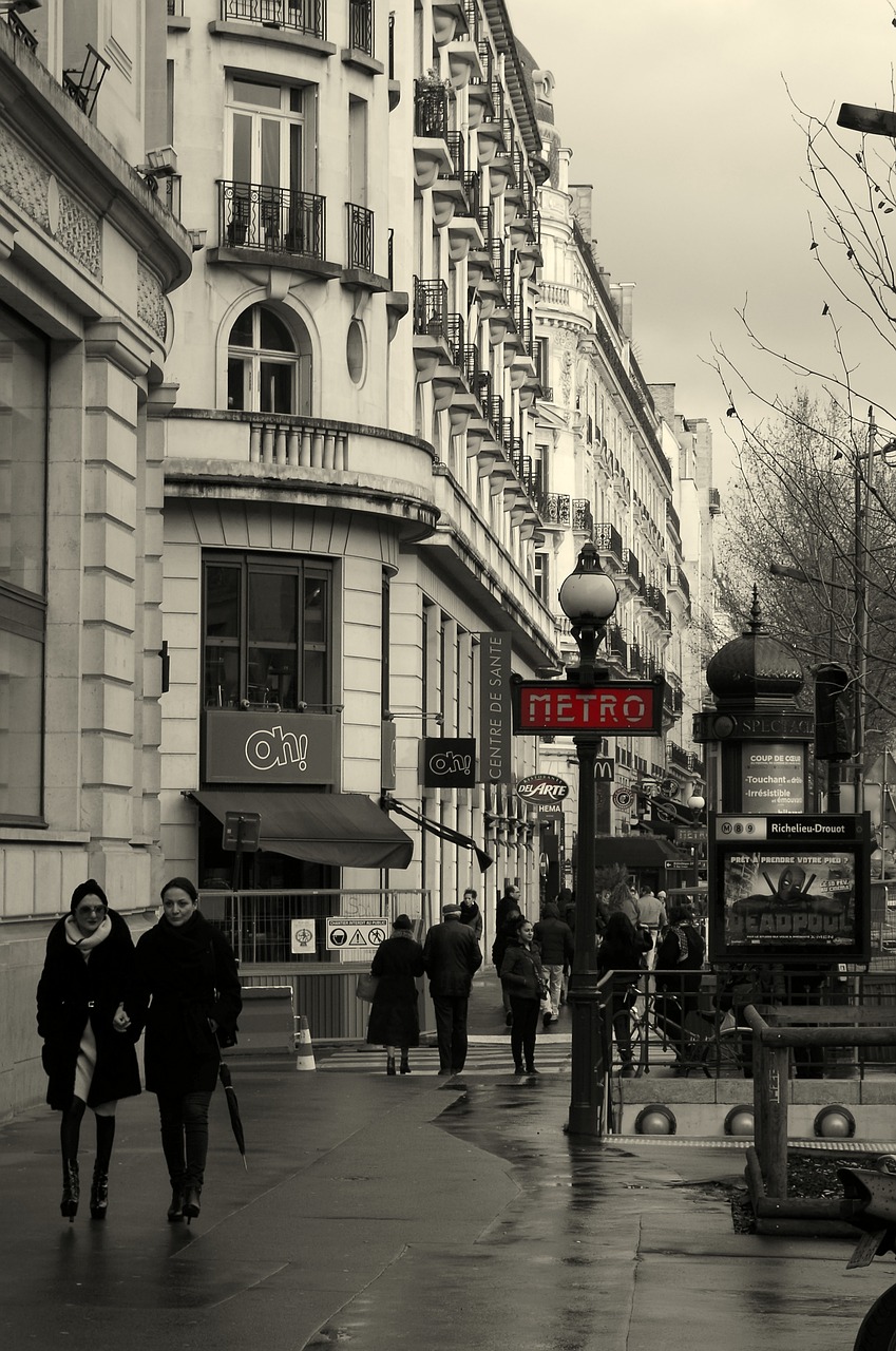 paris  metro  station free photo