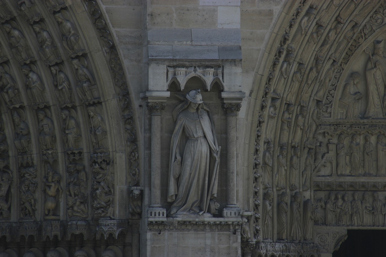 paris  franças  cathedral free photo