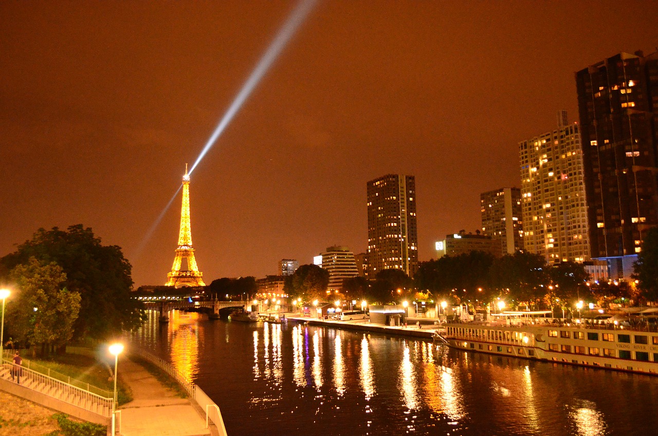 paris eiffel tower night free photo