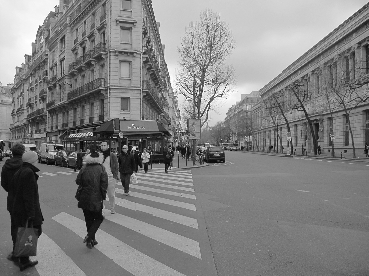 paris street building free photo