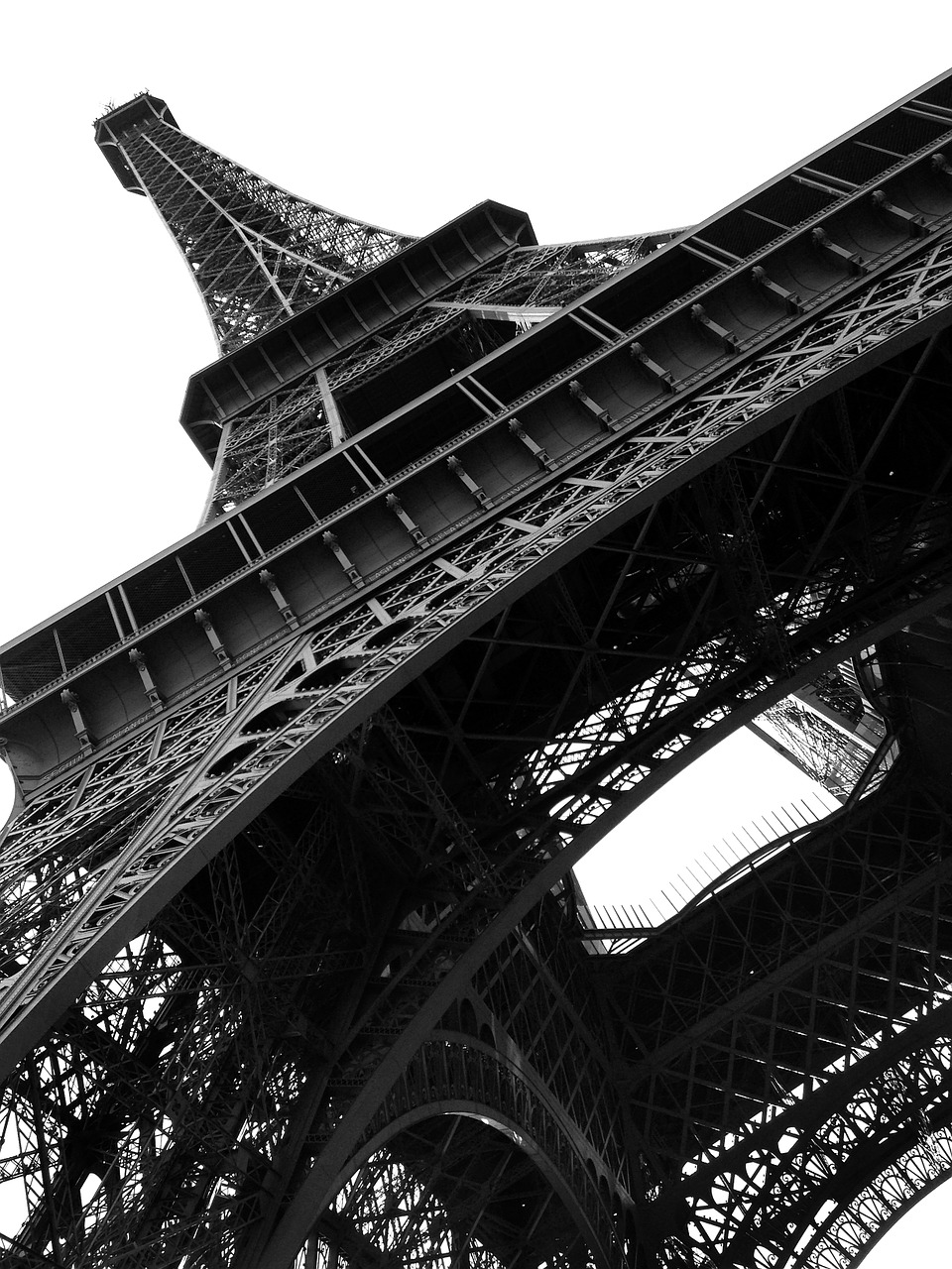 paris the eiffel tower france free photo