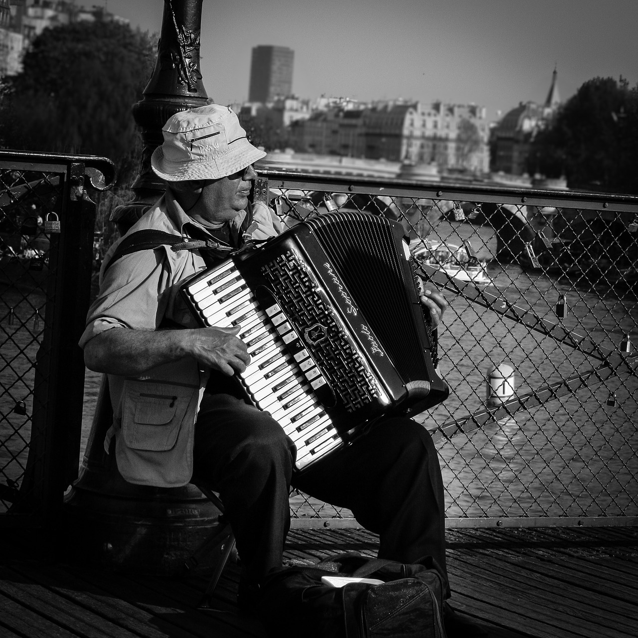 paris street street musician free photo