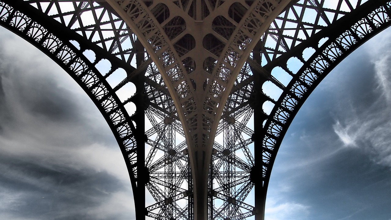 paris eiffel tower places of interest free photo