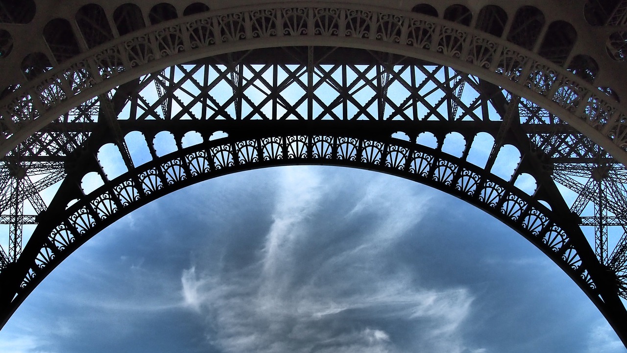 paris eiffel tower places of interest free photo