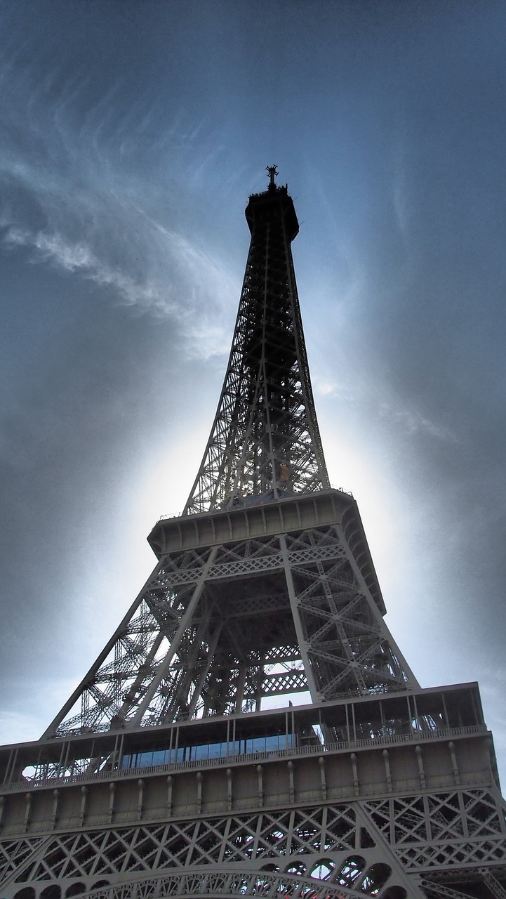 paris eiffel tower places of interest free photo