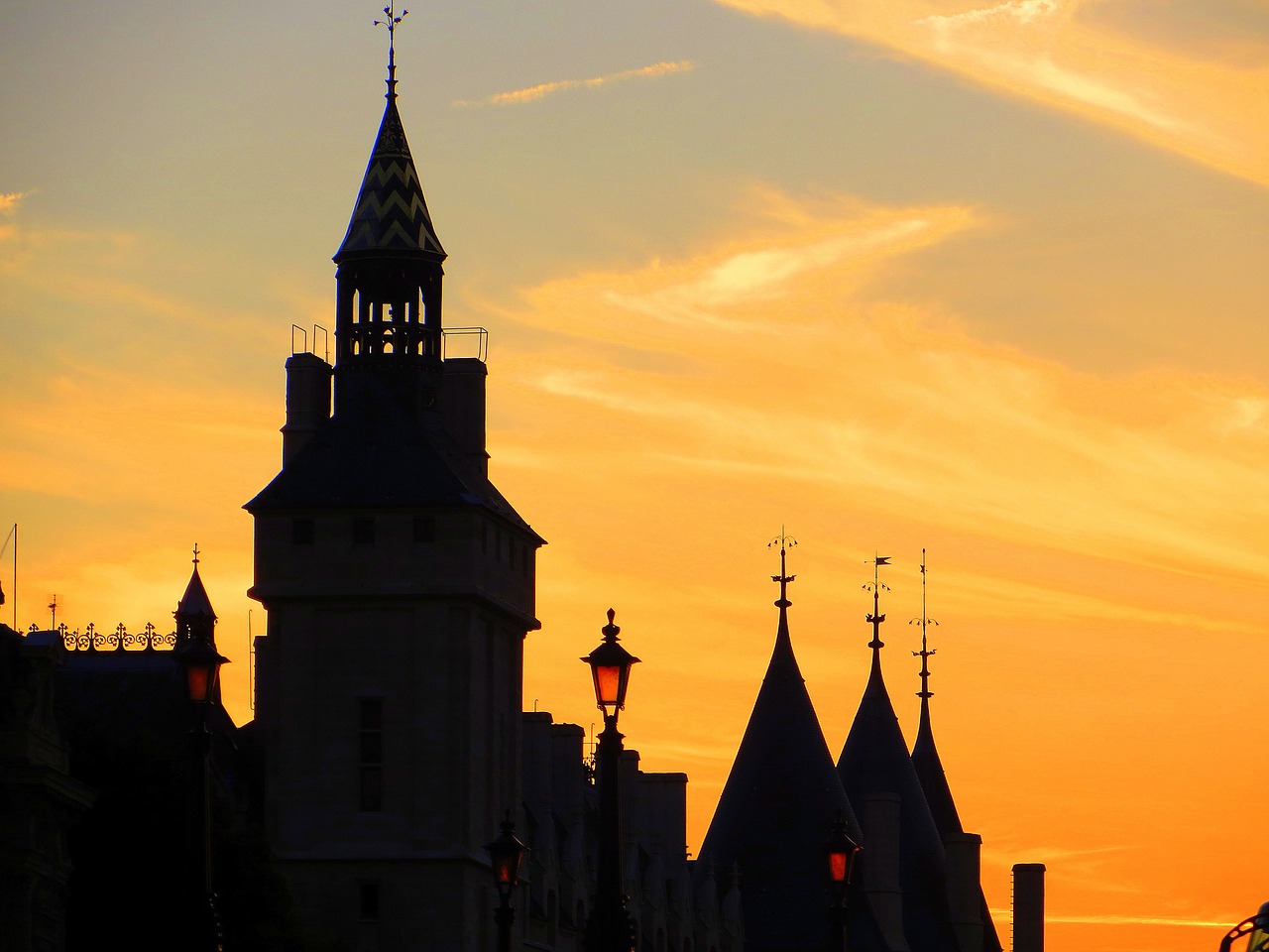 paris dusk bank free photo