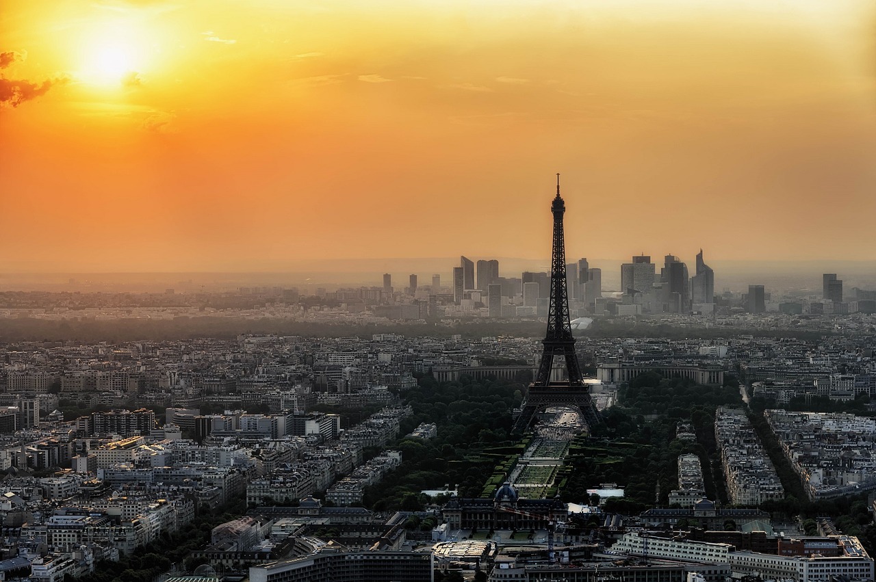 paris skyline dusk free photo