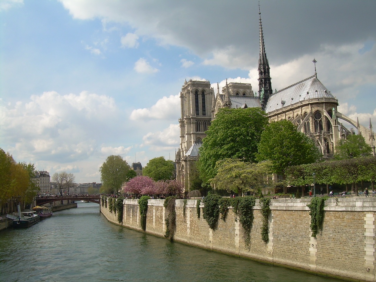 paris notre dame cathedral free photo