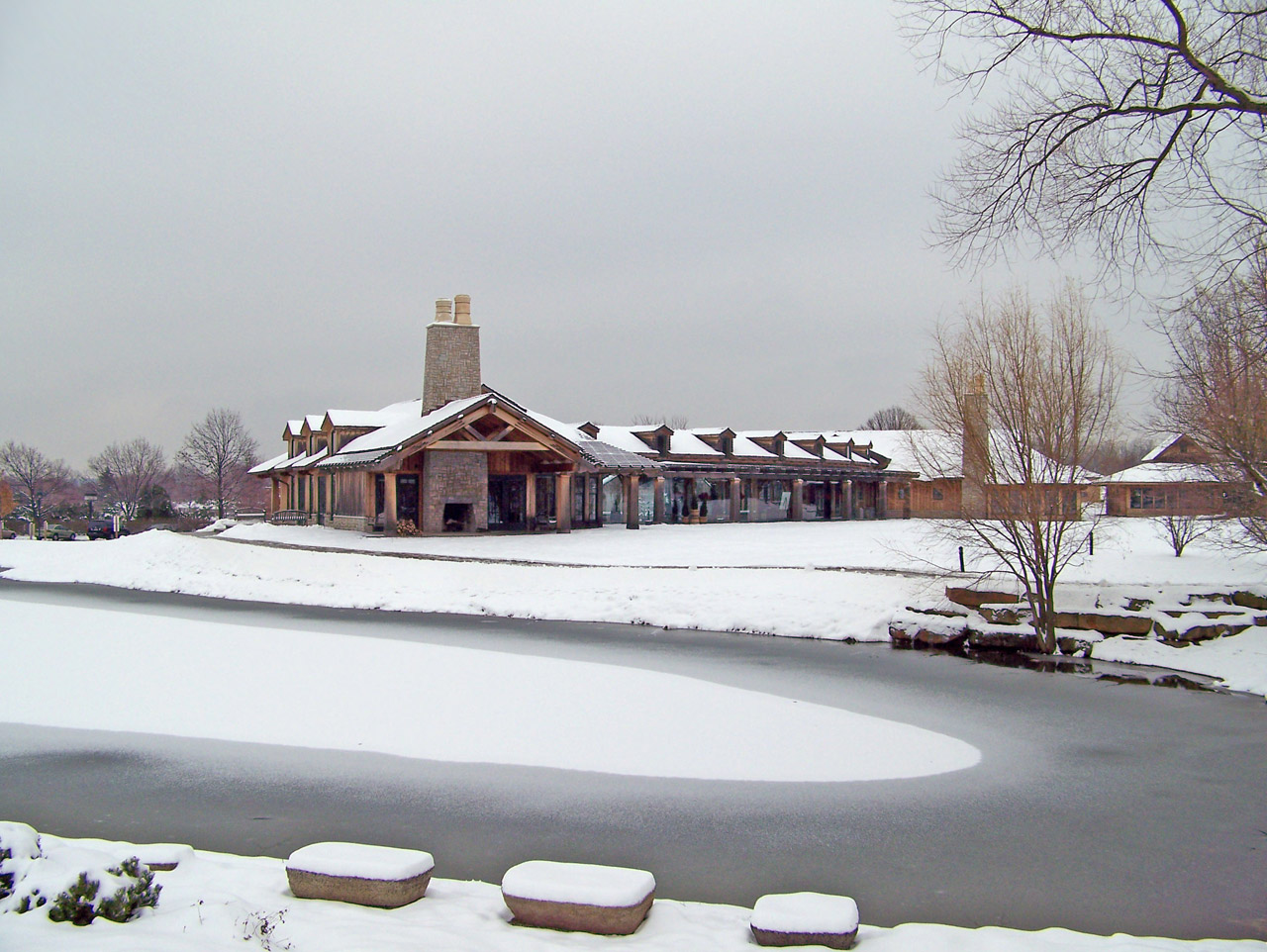 park building snow free photo