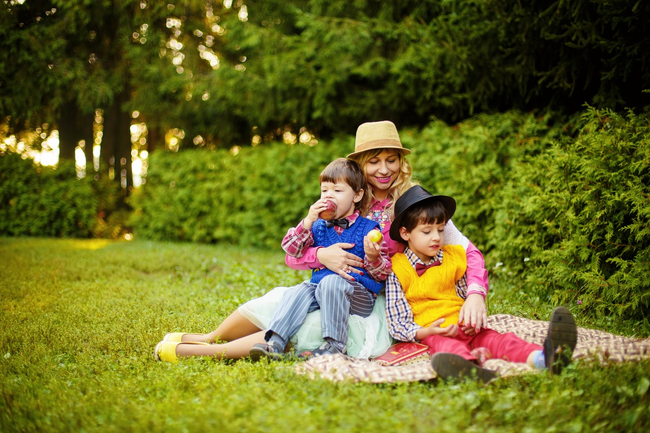 park mom and sons family free photo