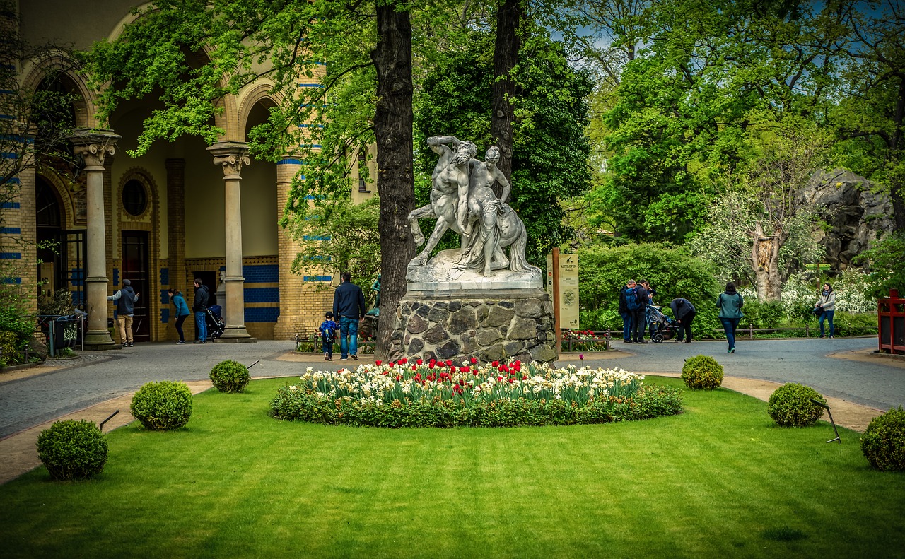 park  stature  sculpture free photo