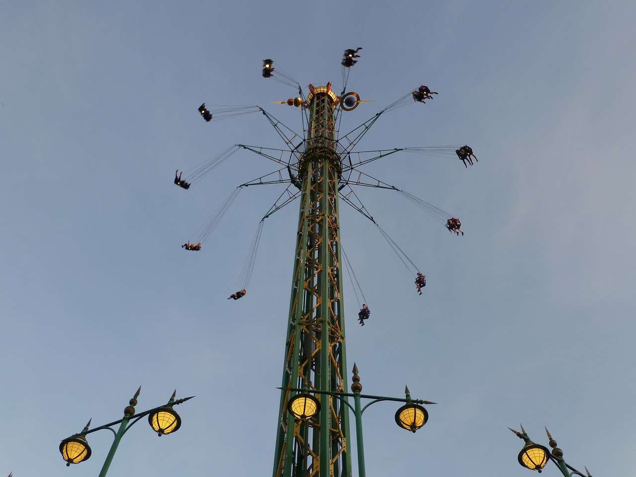 park attractions chairs flyers fun free photo