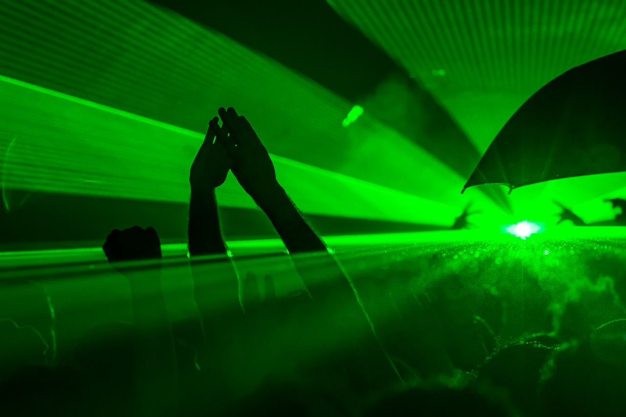 Thrust Kritisere jeg læser en bog Download free photo of Party,lights,music,night,club - from needpix.com