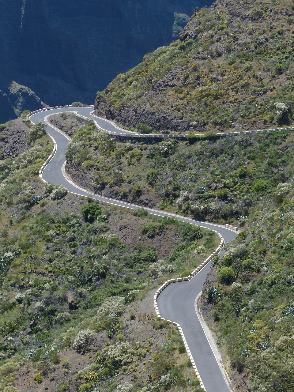 pass road mountain road curves free photo