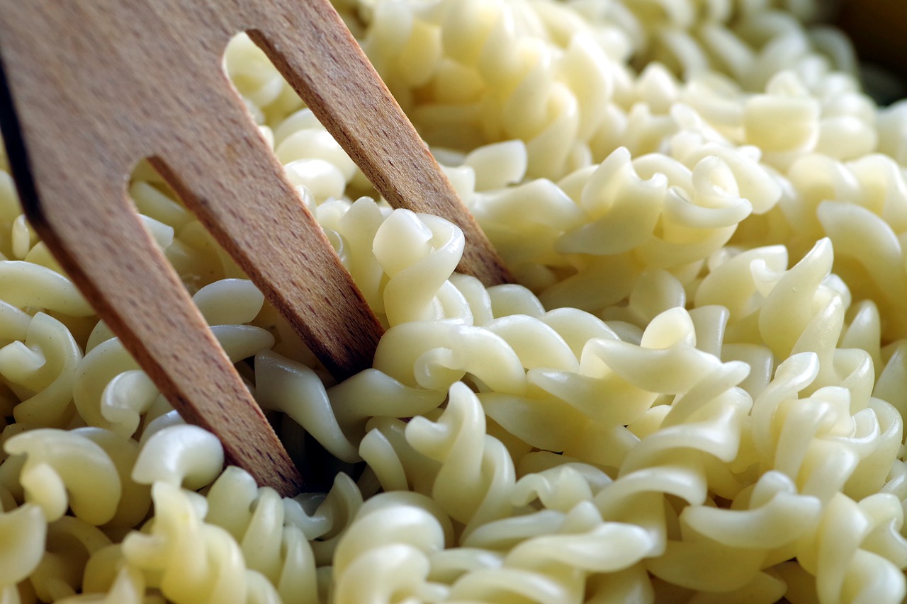 pasta noodles eating free photo