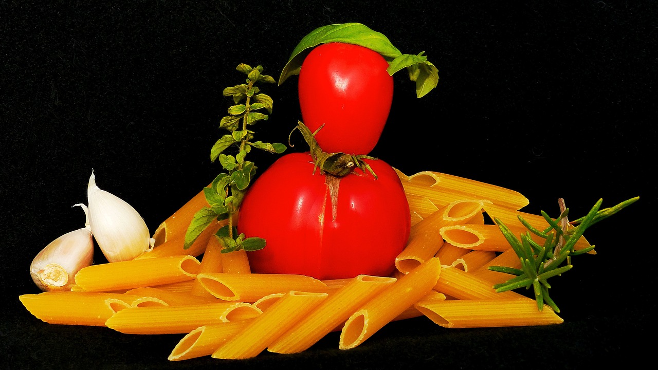 pasta pomodoro tomato noodle dish free photo