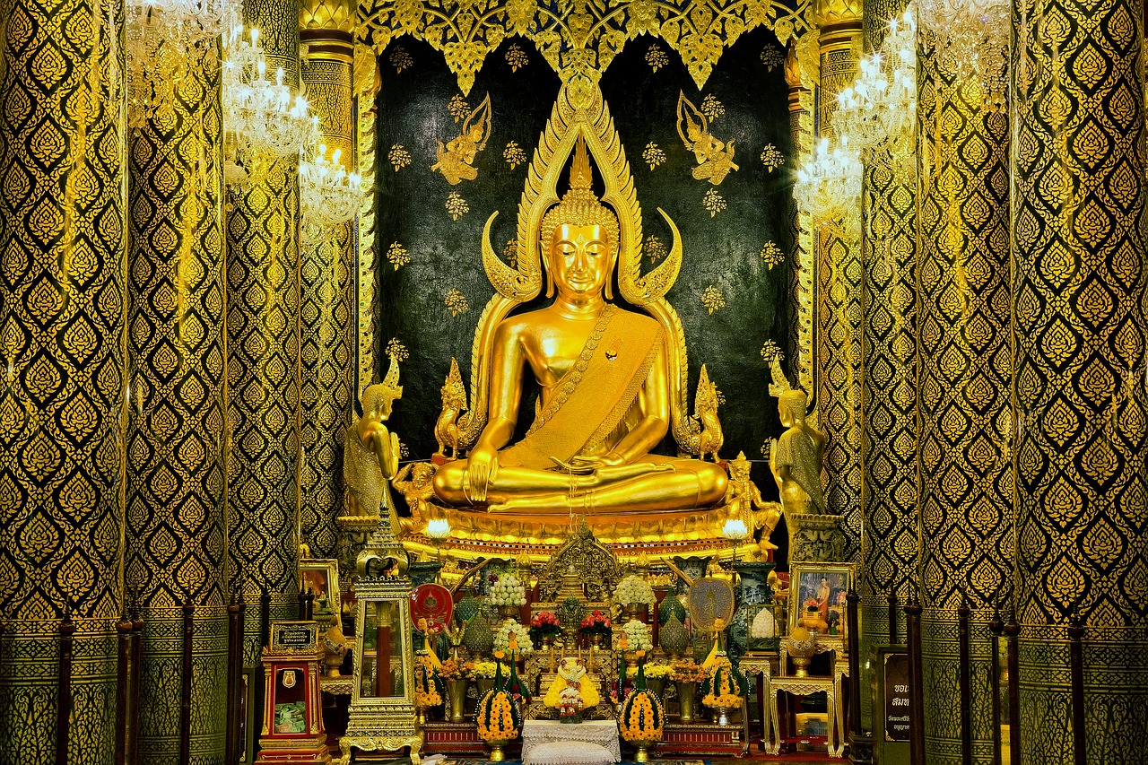 pastor shi buddhist kingdom wat phra si rattana mahathat city free photo